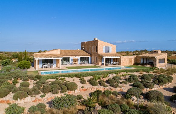 Immobilie in 07640 Mallorca - Ses Salines: Charmante autarke Finca mit großzügigem Pool nahe Ses Salines